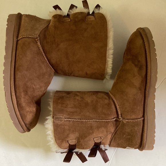 UGG Bailey Bow II chestnut boots Women’s sz 9 - Picture 1 of 5